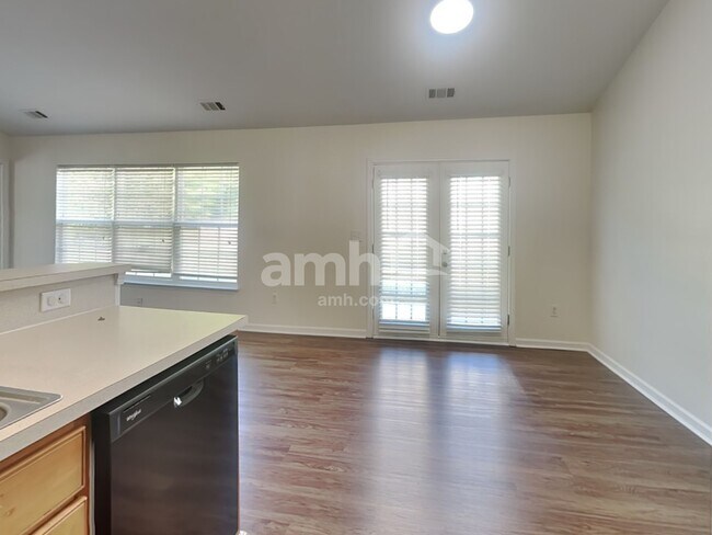 Foto del edificio - 32 Riverbed Dr