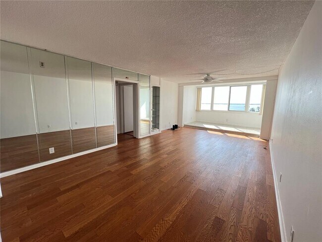 Foto del edificio - 2616 Cove Cay Dr