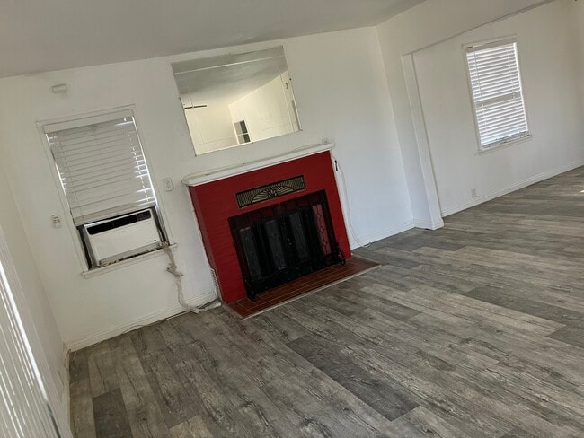 Building Photo - 15568 Binney St