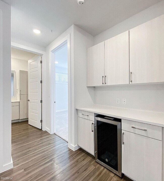 Foto del edificio - 1 br, 1 bath Condo - 610 Iron Bridge Rd /1...