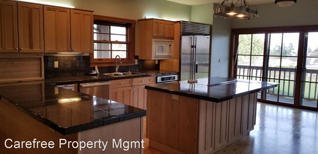 Building Photo - 4 br, 3.5 bath House - 16845 SW Pinot Place