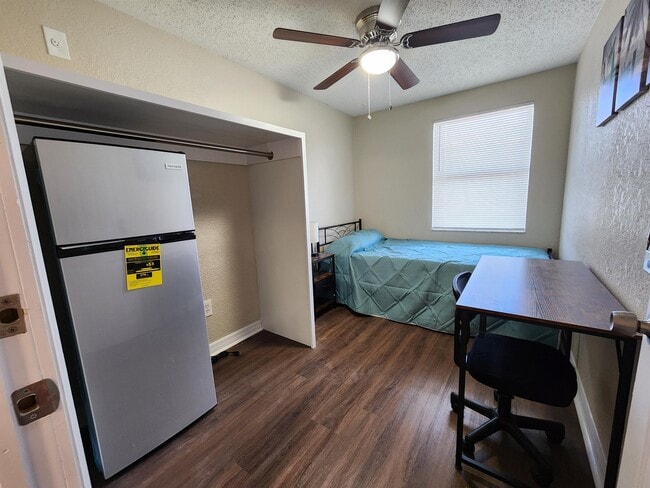 Foto del edificio - 3547 Cheswick Dr