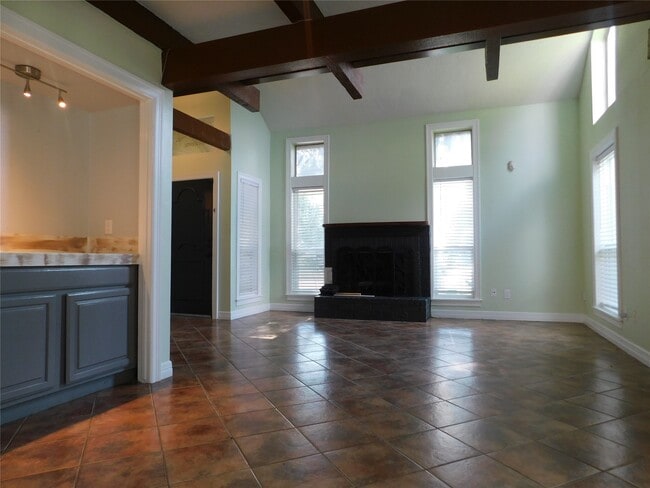 Building Photo - 10007 Sagecanyon Dr