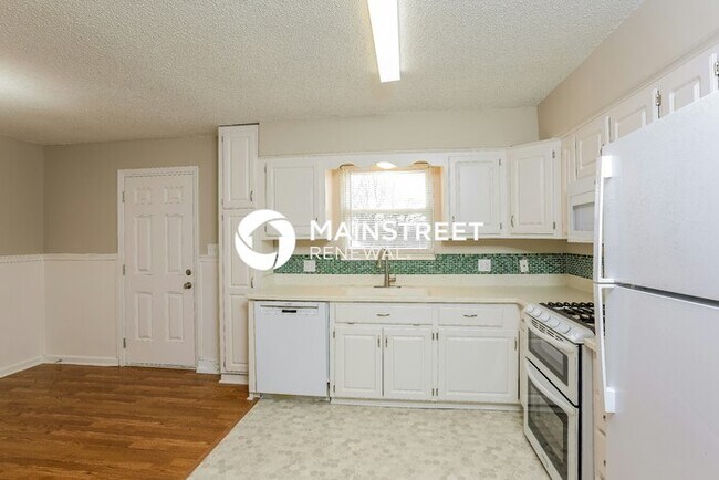 Foto del edificio - 3 Bedroom Pet-Friendly Home in INDEPENDENC...