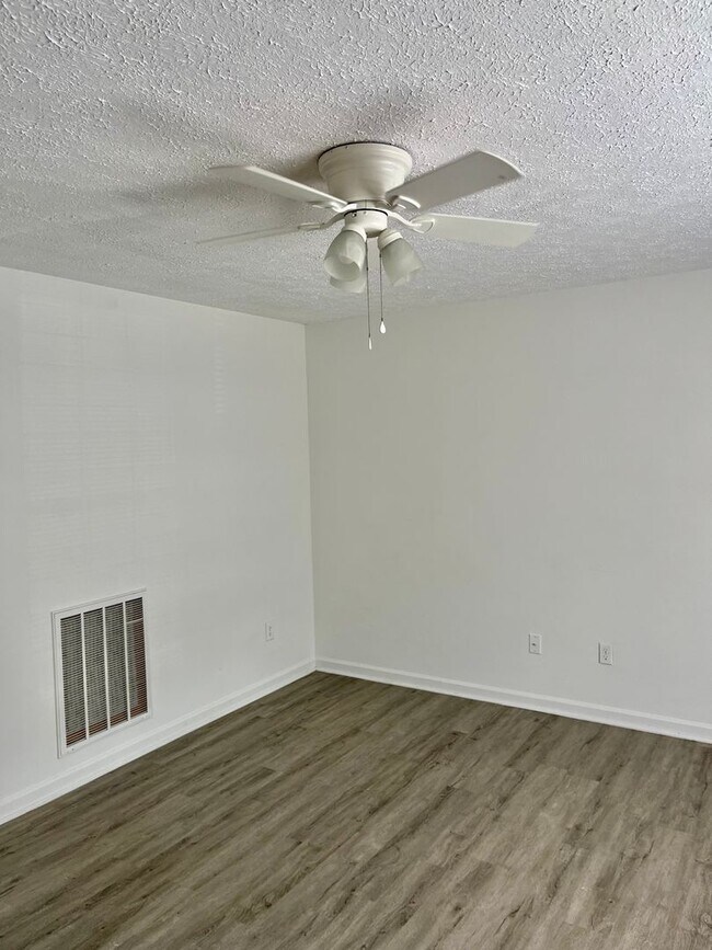 Foto del edificio - King George 3 Bedroom End Unit