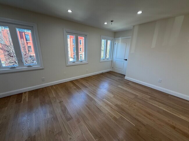 Building Photo - 602 Lexington Ave