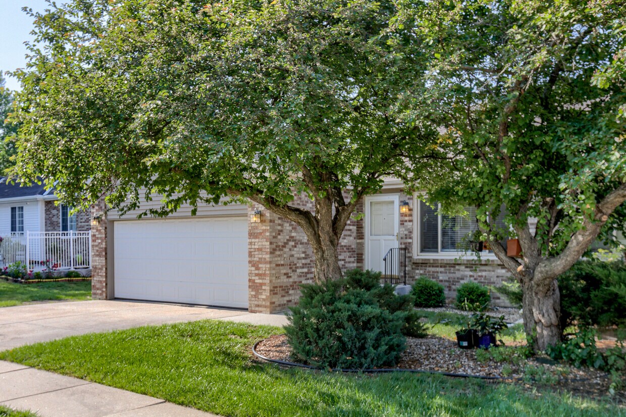 927 Newport Blvd, Lincoln, NE 68521 House Rental in Lincoln, NE