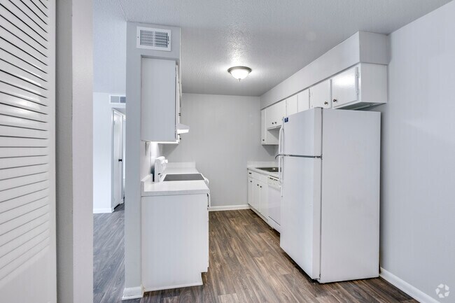 2HAB, 1BA - 800 ft² - Cocina - Lafayette Square Apartments