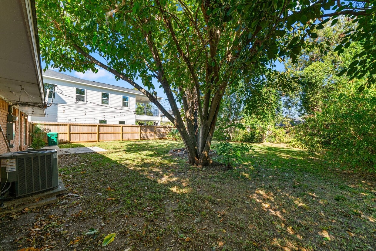 Foto del edificio - 9614 Long Branch Ln