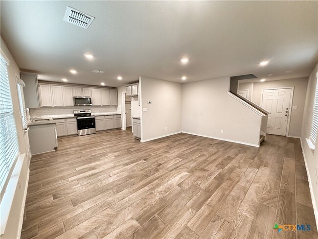 Foto del edificio - 2432 Ayers Dr