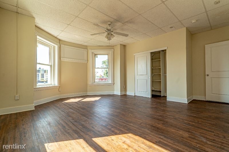 Primary Photo - 4212 Parkside Ave
