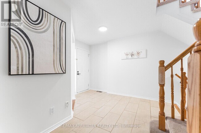 Building Photo - 33 Inverary Dr