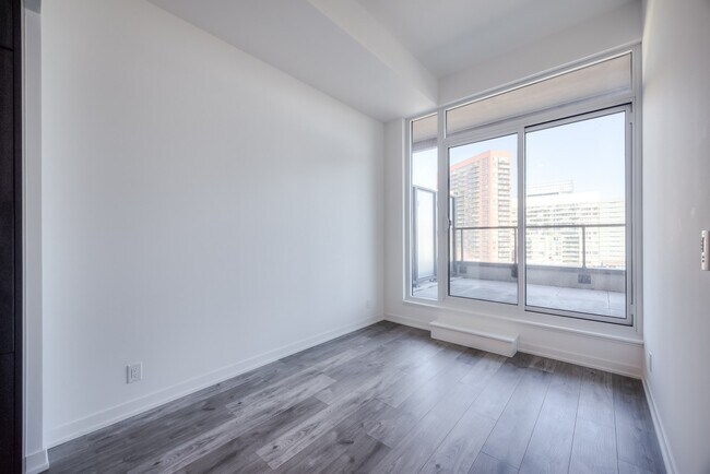 Photo du bâtiment - 285 Dufferin St