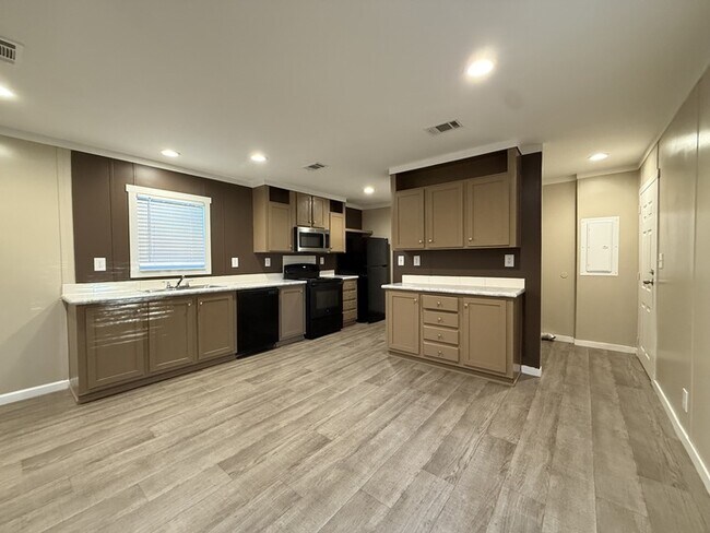 Foto del edificio - 118 E Semands St