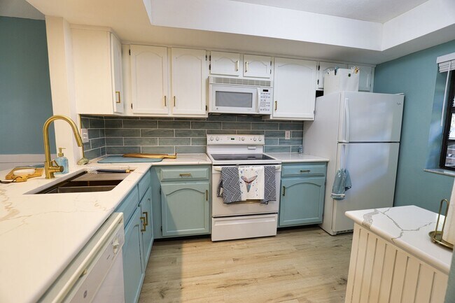 Foto del edificio - Seasonal Short-term 2-Bedroom 2-Bathroonm Condo located at Mission Lakes!