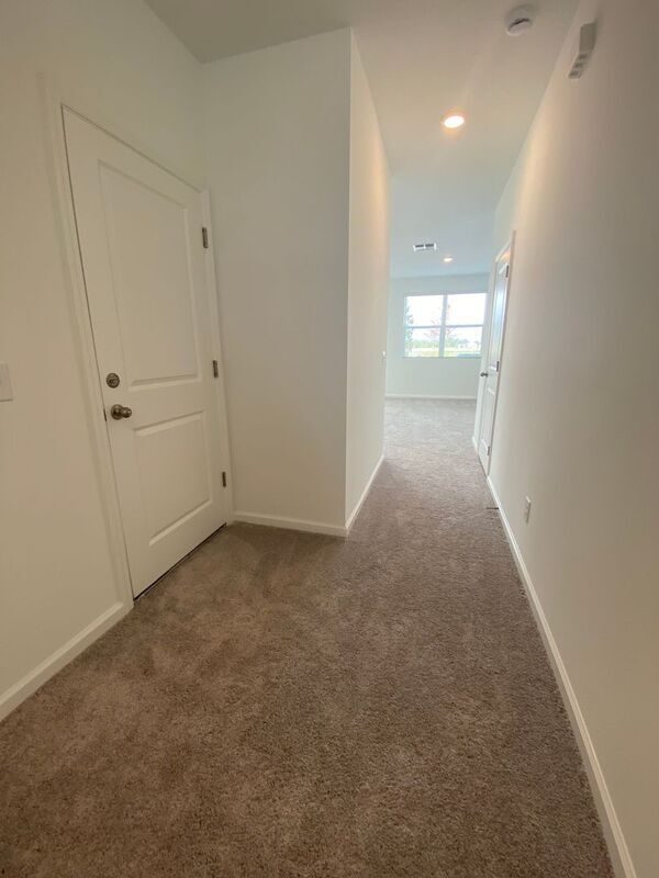 Foto del edificio - 5913 Piney Shrub Pl