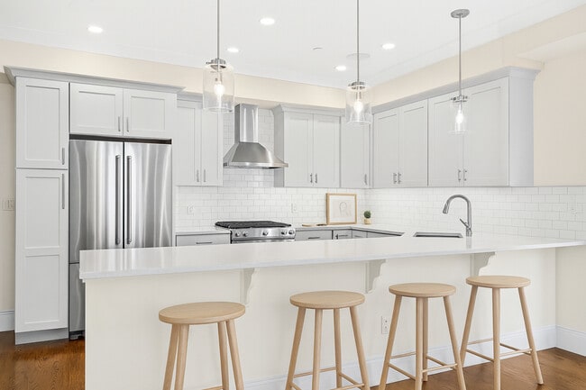 Building Photo - 77 Dix St