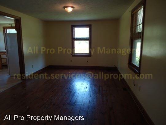 Building Photo - 3 br, 2.5 bath House - 5235 Martin Road