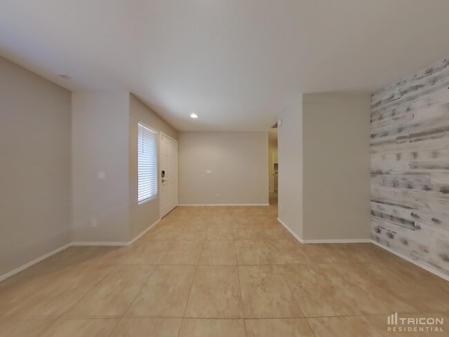 Building Photo - 43780 Elm Dr