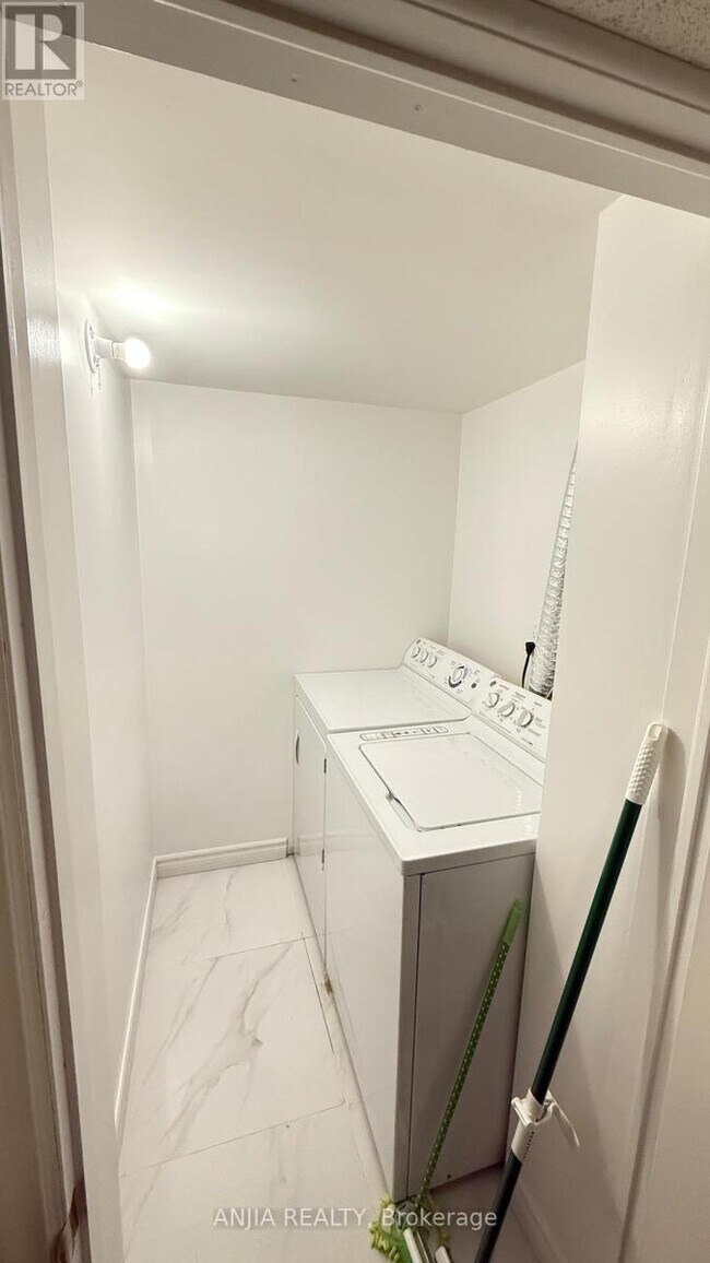 Photo du bâtiment - 1 Brewsland Crescent