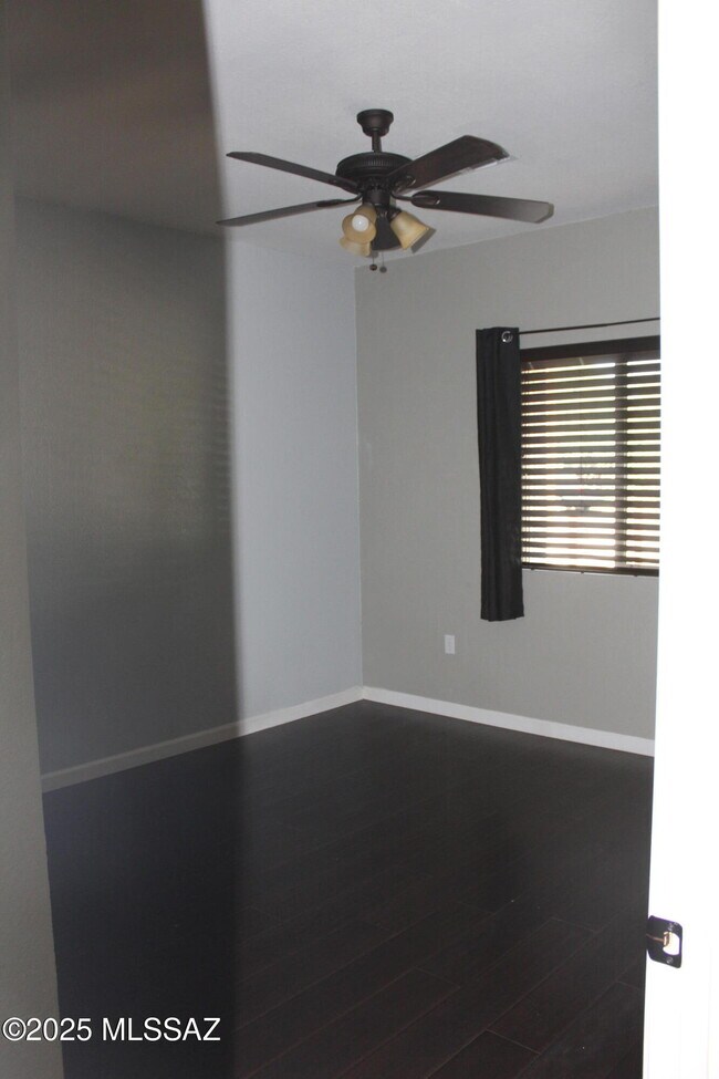 Building Photo - 2635 N Fremont Ave