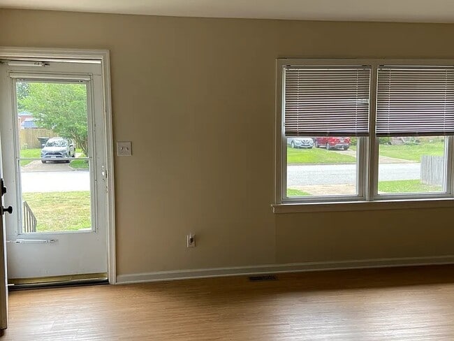 Building Photo - 340 Redheart Dr