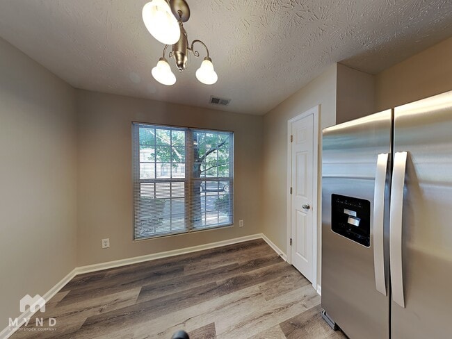 Foto del edificio - 2696 Creek Mill Ln