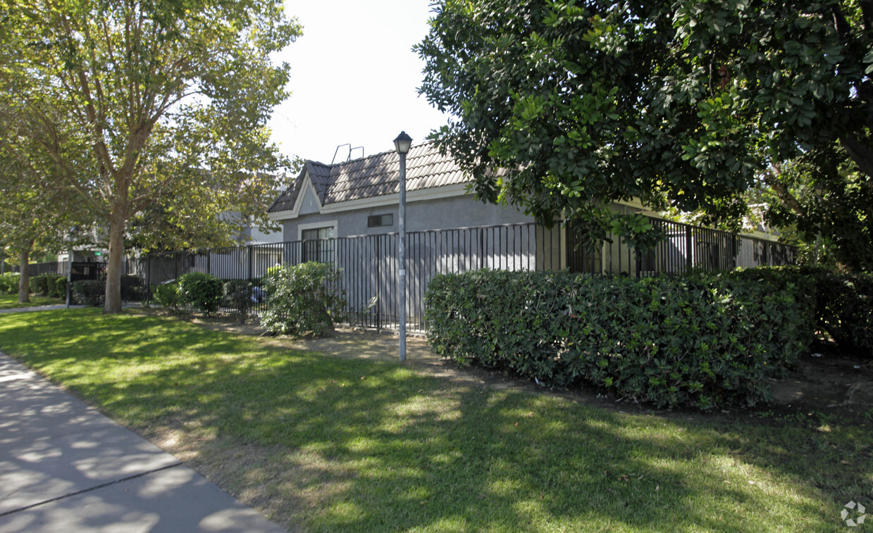 Building Photo - Palm Garden Apartments