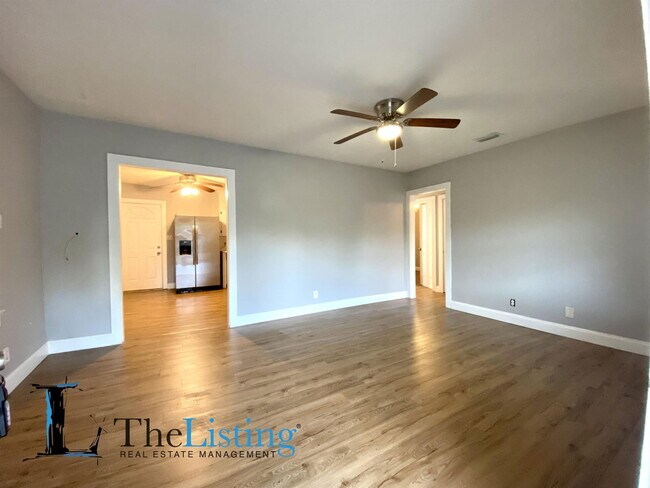 Foto del edificio - 10011 N Jasmine Ave