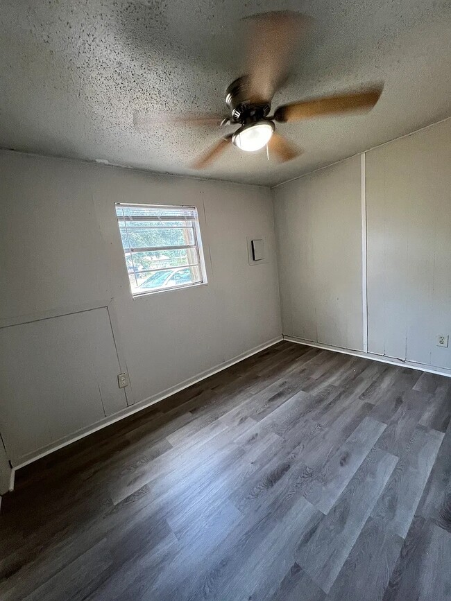 Building Photo - 4475 Vern Cove