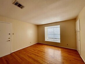 Building Photo - 3420 Mt Vernon St