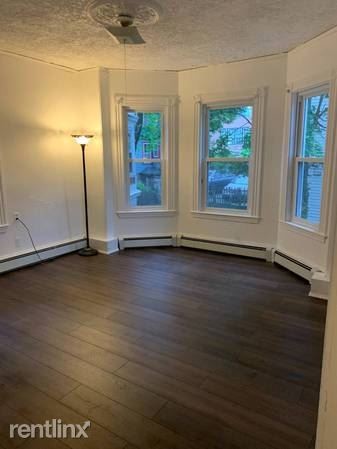 Building Photo - 3 br, 1 bath Triplex - 47R Creighton St Apt 2