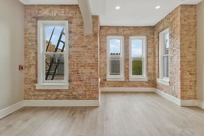 Building Photo - 1227 15th St NW