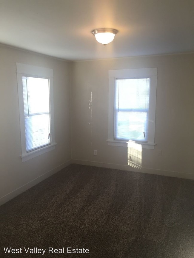 Building Photo - 1 br, 1 bath House - 728 1/2 Kern St #B