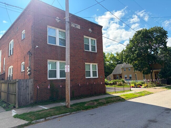 Foto del edificio - 1745 W 31st Pl