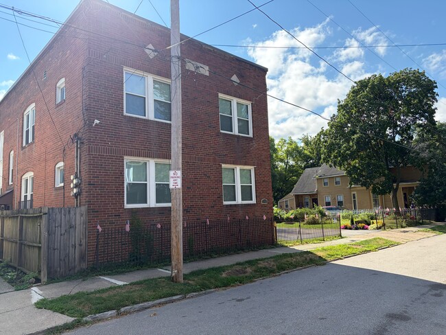 Building Photo - 1745 W 31st Pl