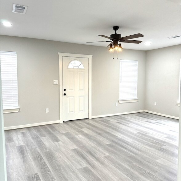 Foto del edificio - 4510 Kingsbury St