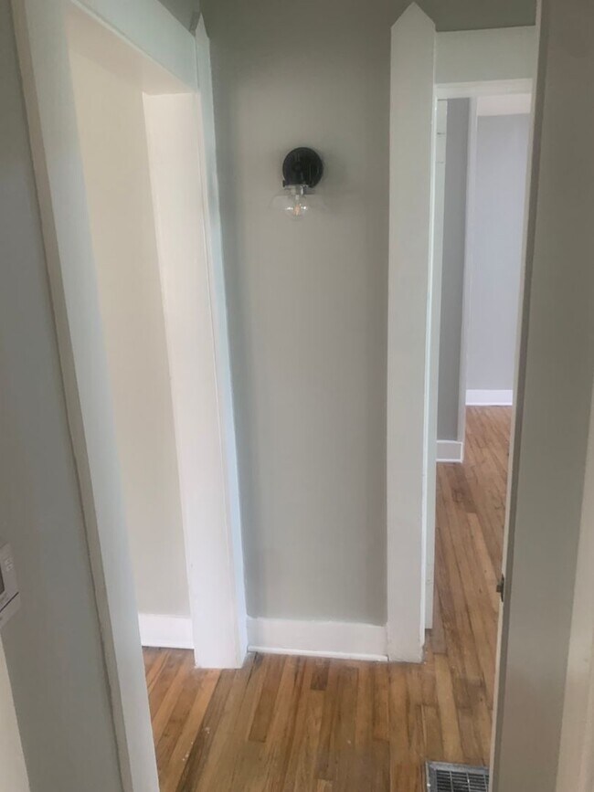 Foto del edificio - Beautifully Remodeled 3 Bedroom Home EastL...