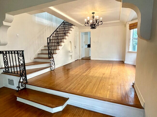 Foto del edificio - 925 Westmount Dr