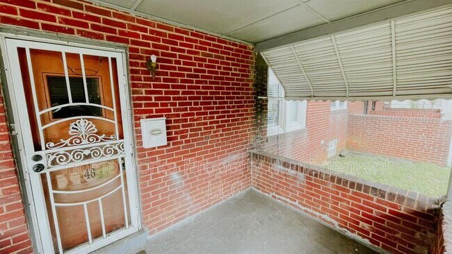 Building Photo - 46 S Kossuth St
