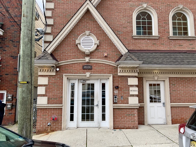 Building Photo - 301 68th St