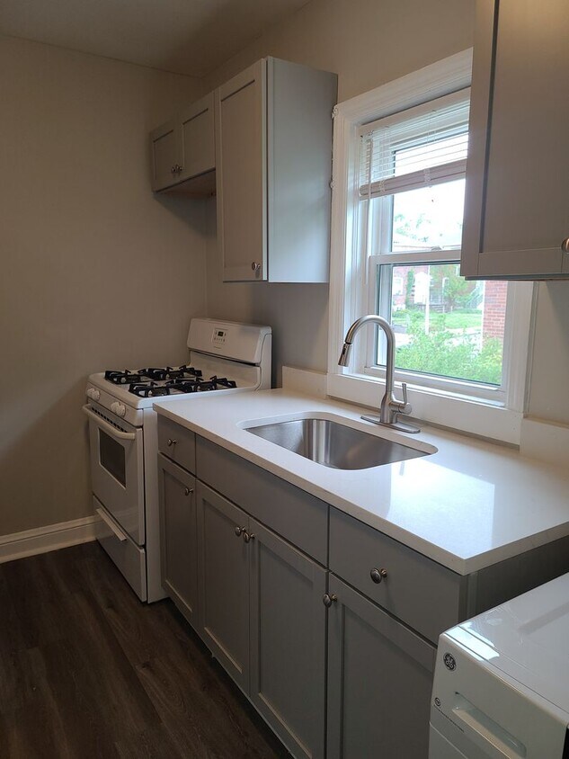 Foto principal - 2916 Clearview Ave