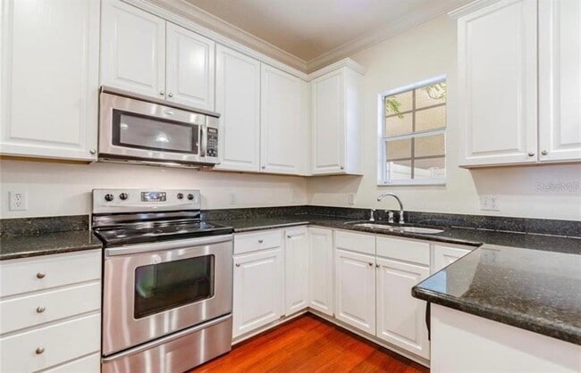 Building Photo - 131 S Arrawana Ave