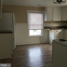 Building Photo - 206 W King St