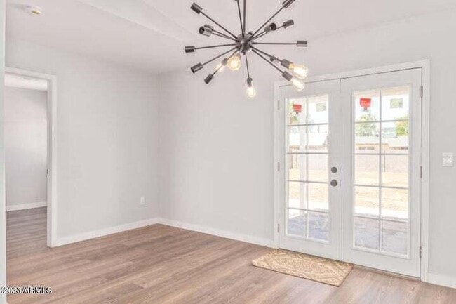 Building Photo - 1624 W Geneva Dr