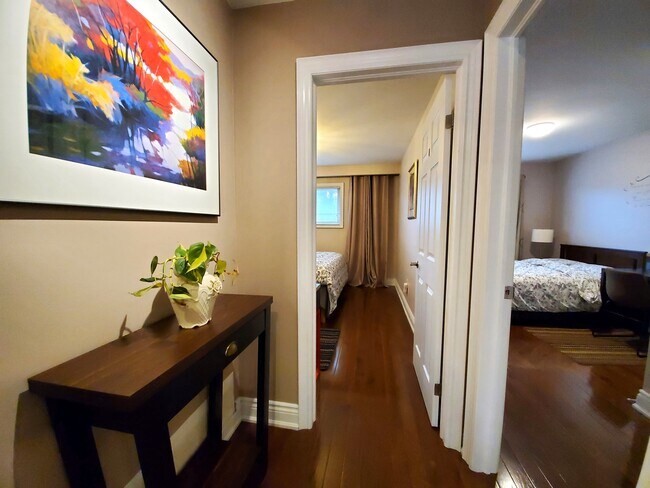 Photo du bâtiment - 301 Thrace Av