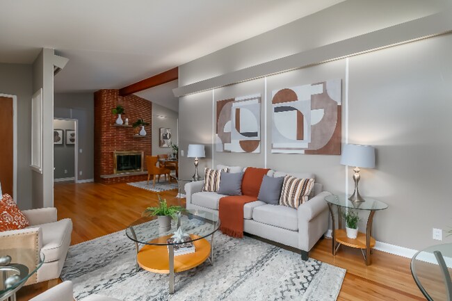 Foto del edificio - 8793 Fern Glen Dr