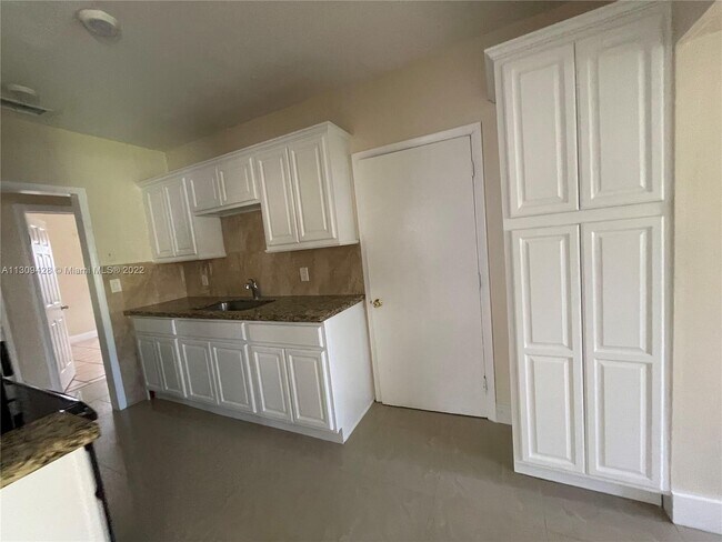 Foto del edificio - 1448 NE 177th St