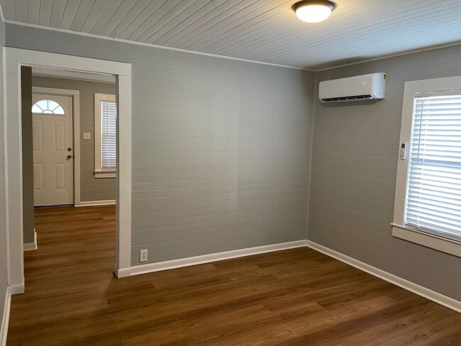 Building Photo - 1095