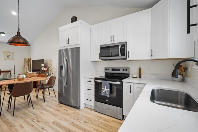 Building Photo - 71 Lafavre Ln